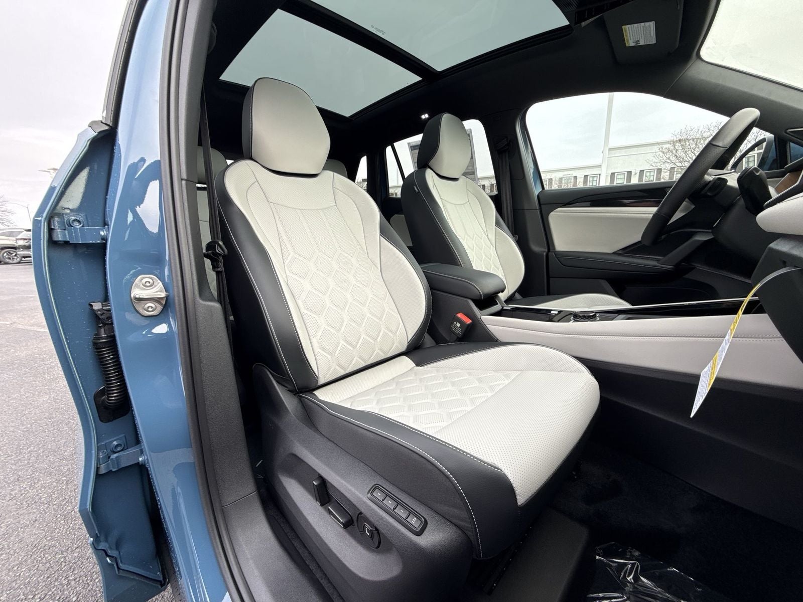 2026 Volkswagen Tiguan 2.0T SEL R-Line