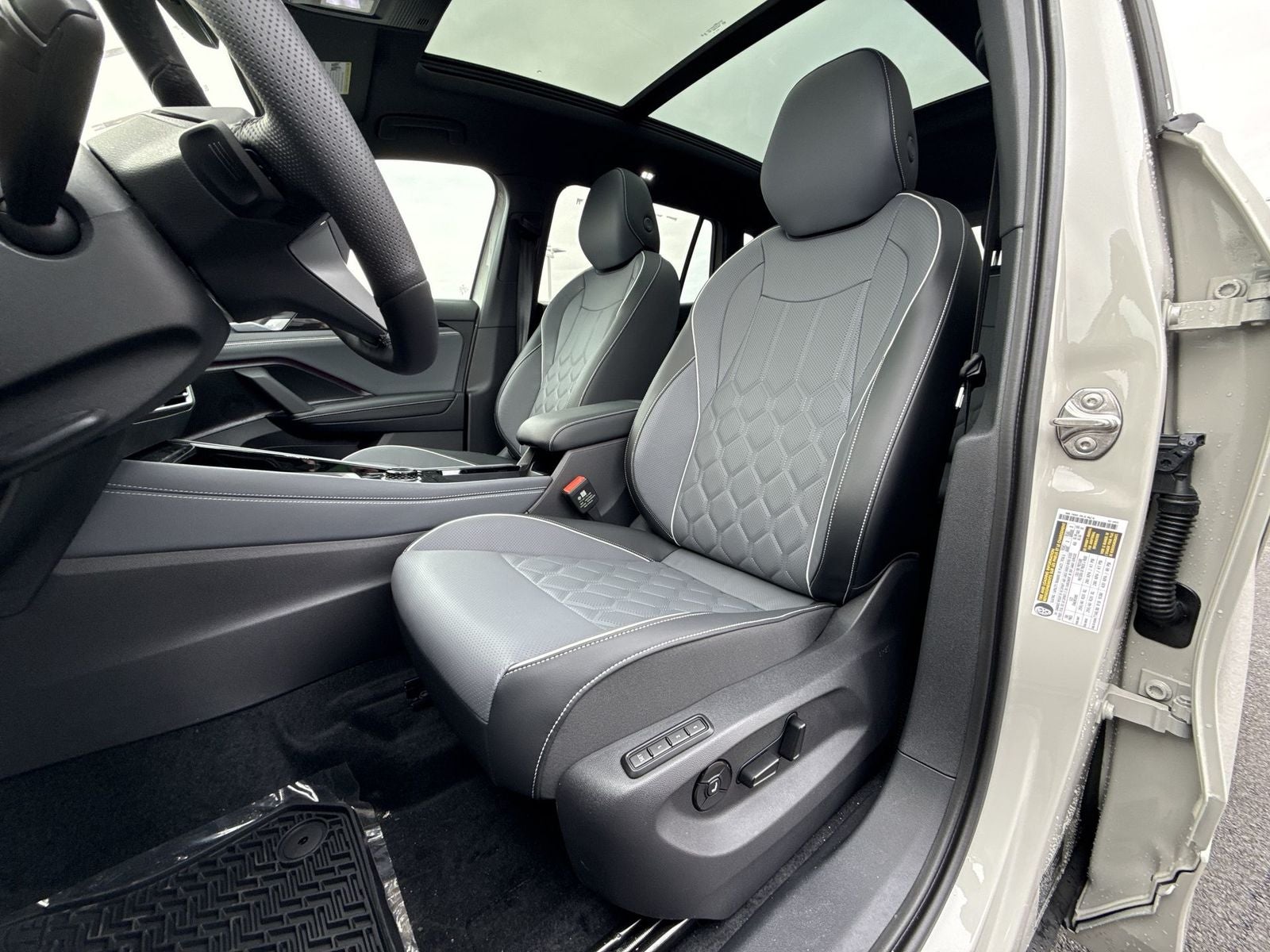 2026 Volkswagen Tiguan 2.0T SEL R-Line Turbo