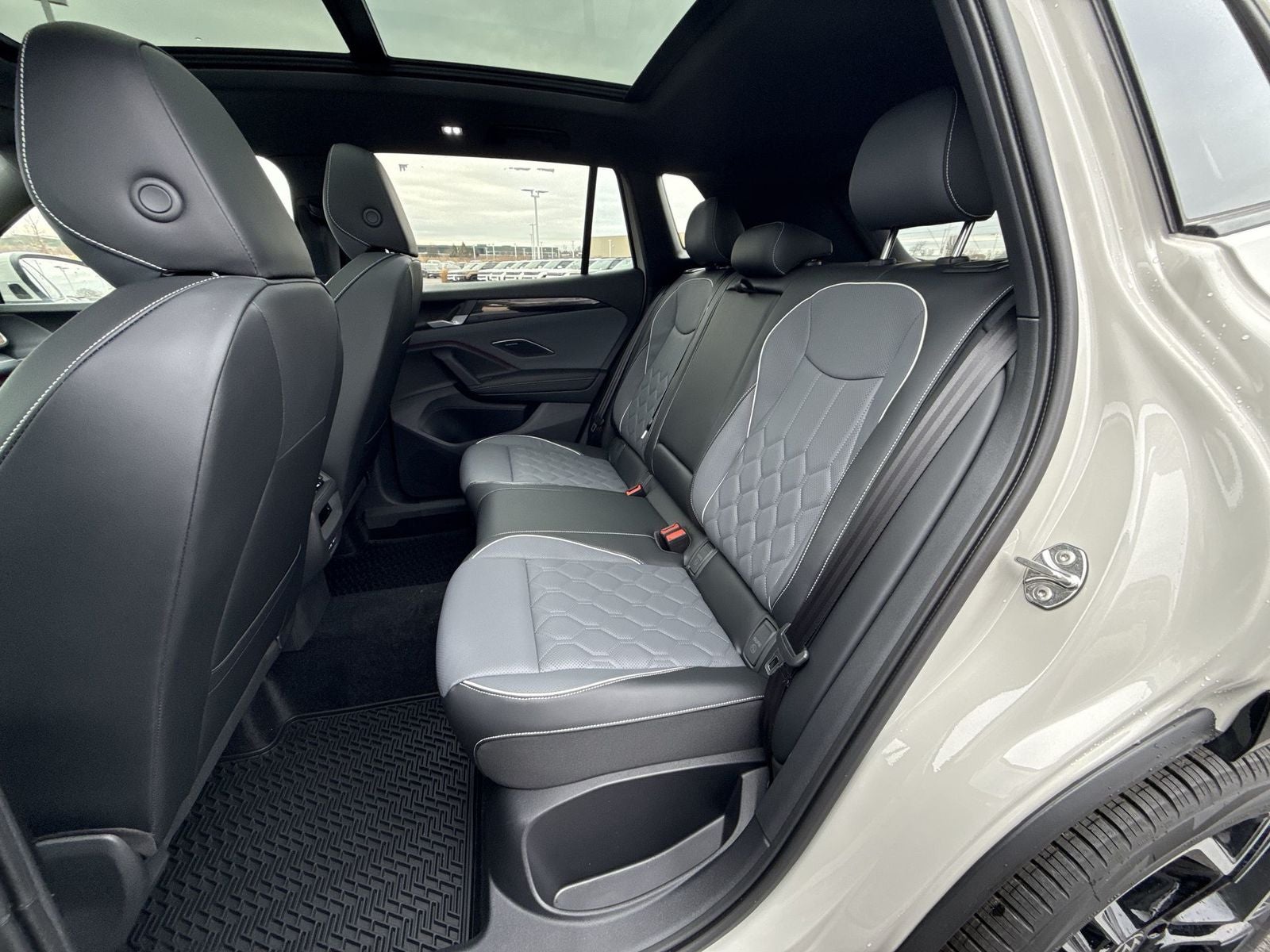 2026 Volkswagen Tiguan 2.0T SEL R-Line Turbo