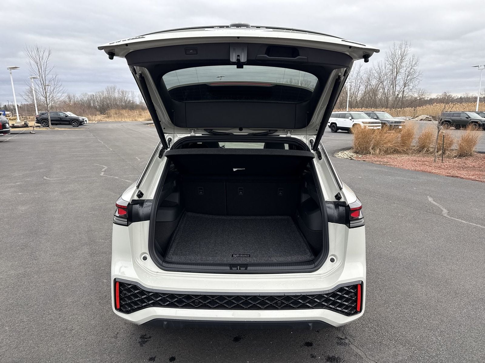 2026 Volkswagen Tiguan 2.0T SEL R-Line Turbo