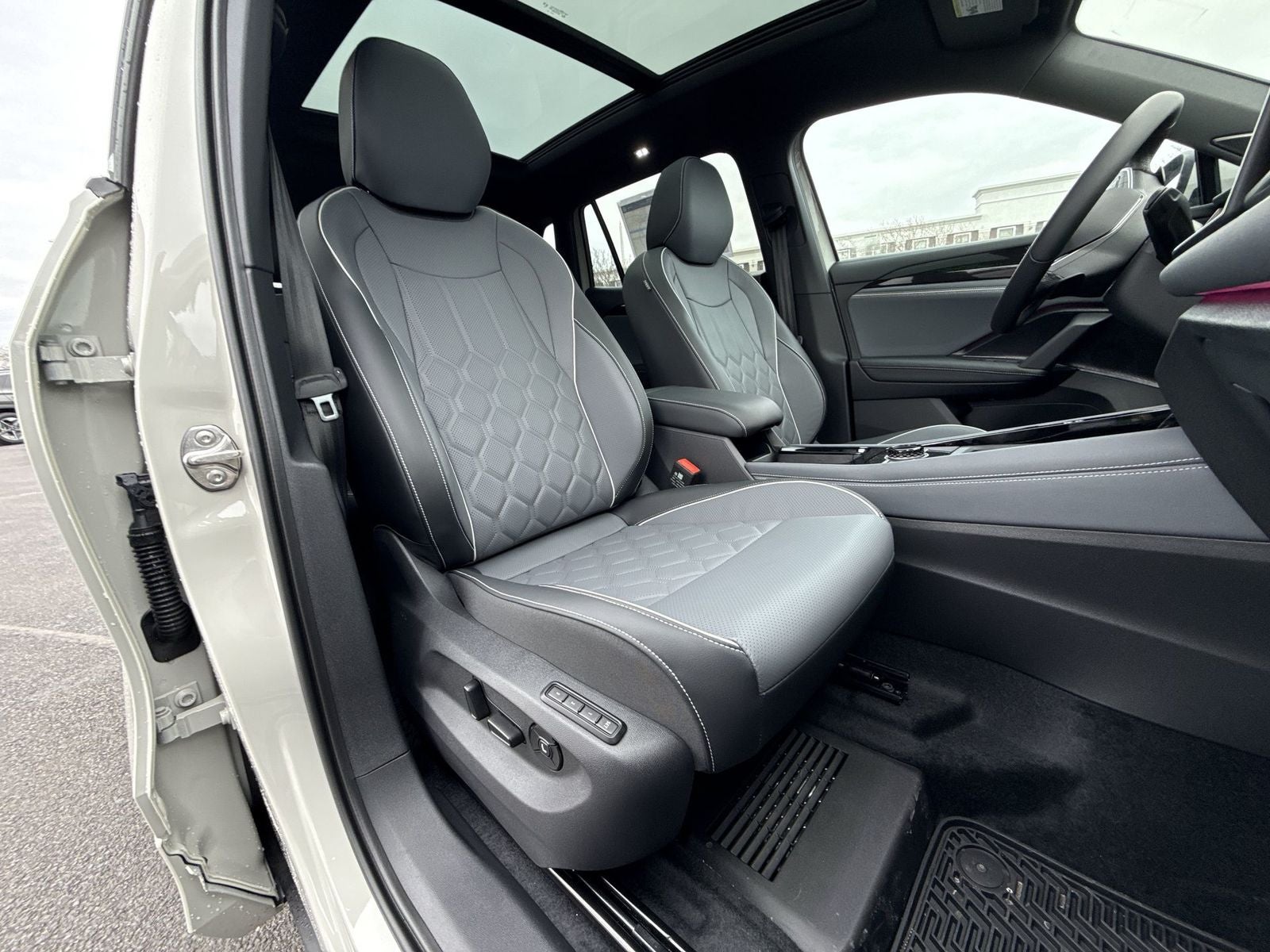 2026 Volkswagen Tiguan 2.0T SEL R-Line Turbo