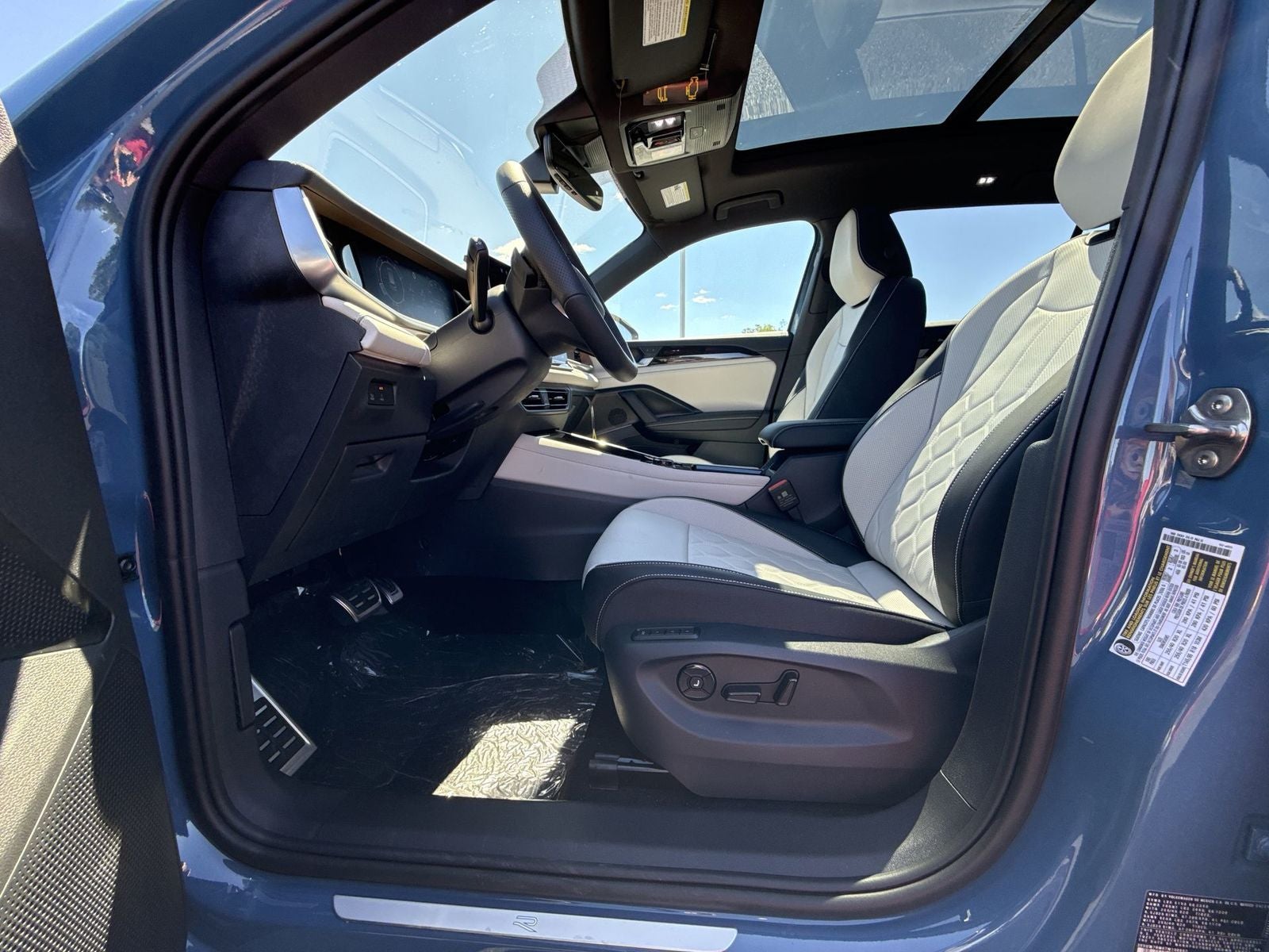 2026 Volkswagen Tiguan 2.0T SEL R-Line