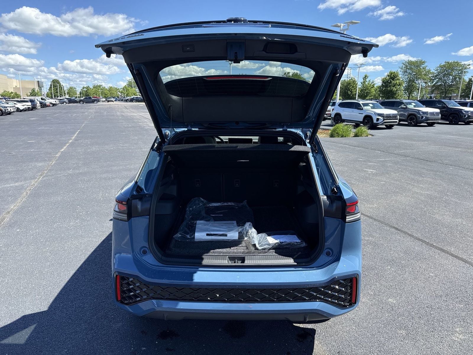 2026 Volkswagen Tiguan 2.0T SEL R-Line