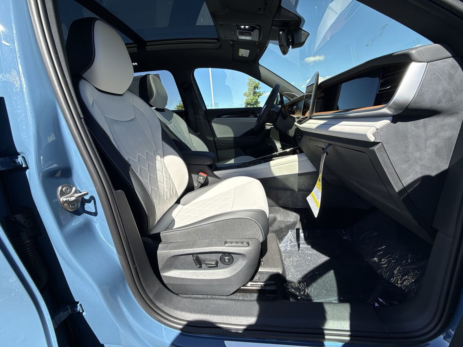 2026 Volkswagen Tiguan 2.0T SEL R-Line