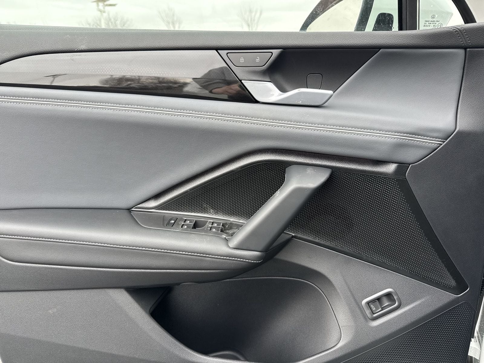 2026 Volkswagen Tiguan 2.0T SEL R-Line Turbo