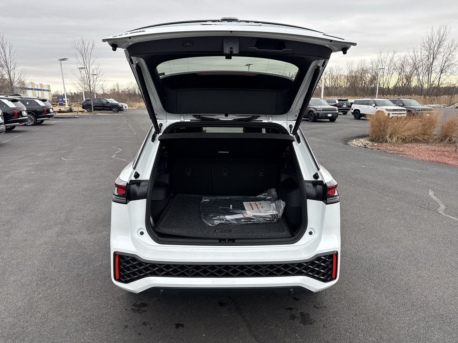 2026 Volkswagen Tiguan 2.0T SEL R-Line Turbo