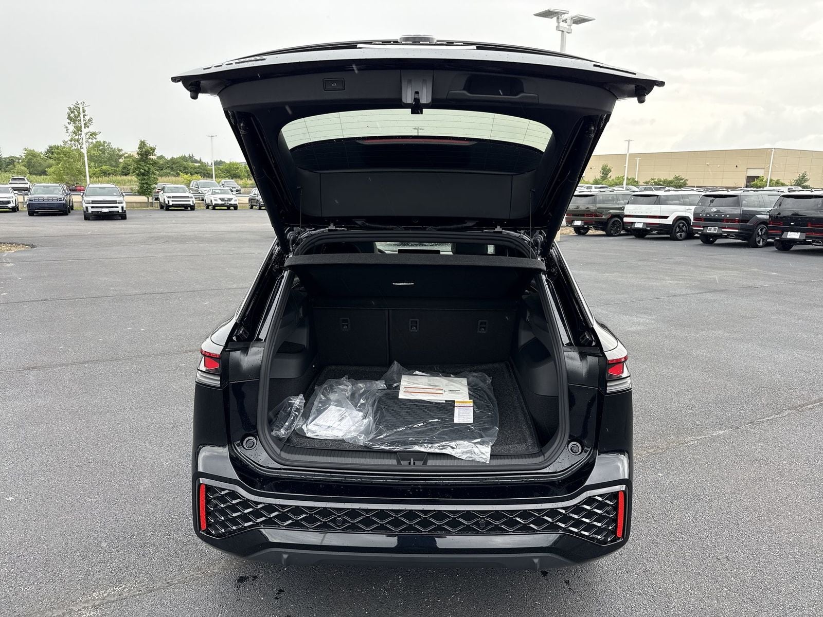 2026 Volkswagen Tiguan 2.0T SEL R-Line