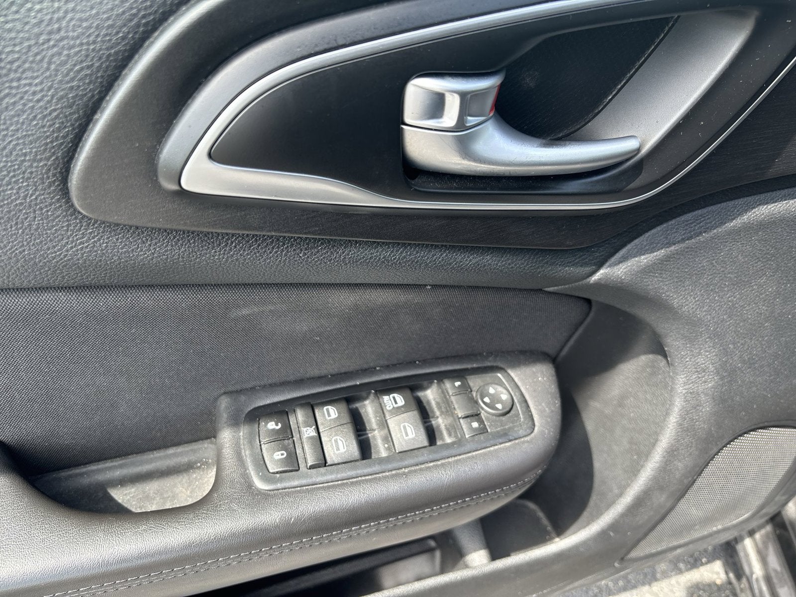 2017 Chrysler 200 LX