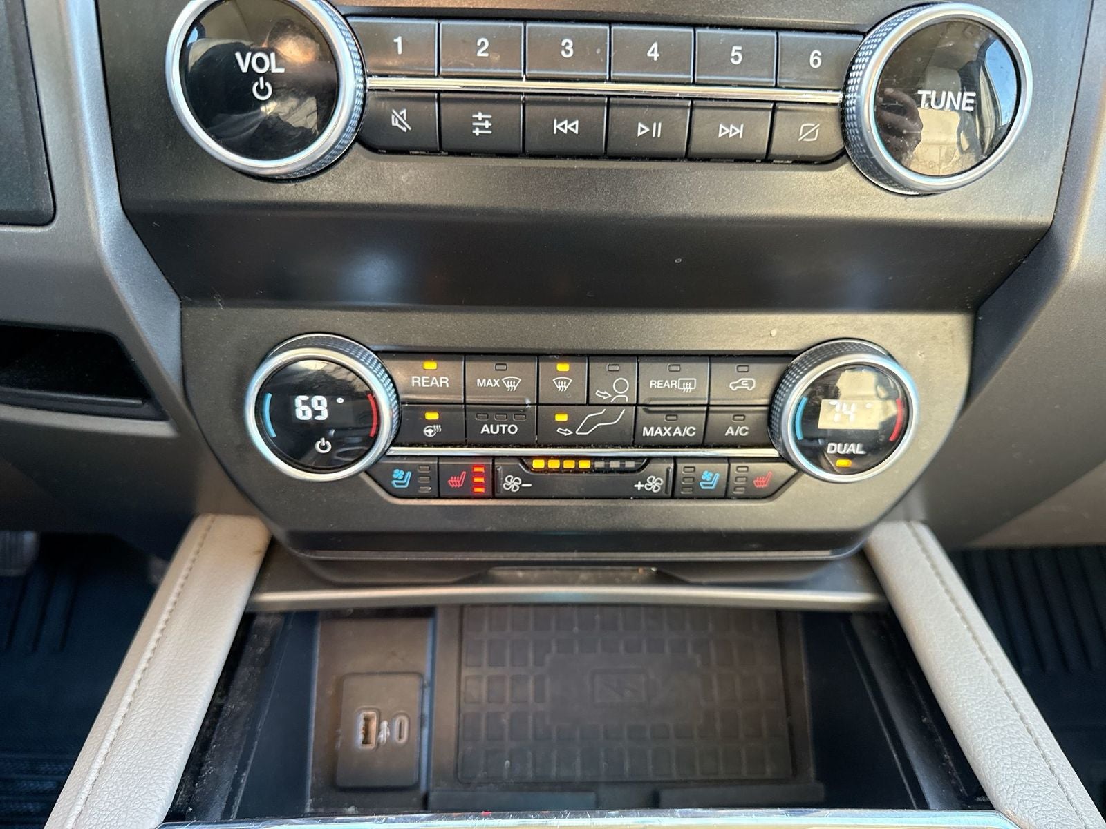 2021 Ford Expedition Max XLT 202A