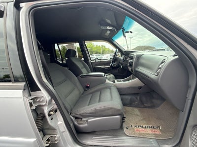 2001 Ford Explorer Sport Trac Base 126 WB
