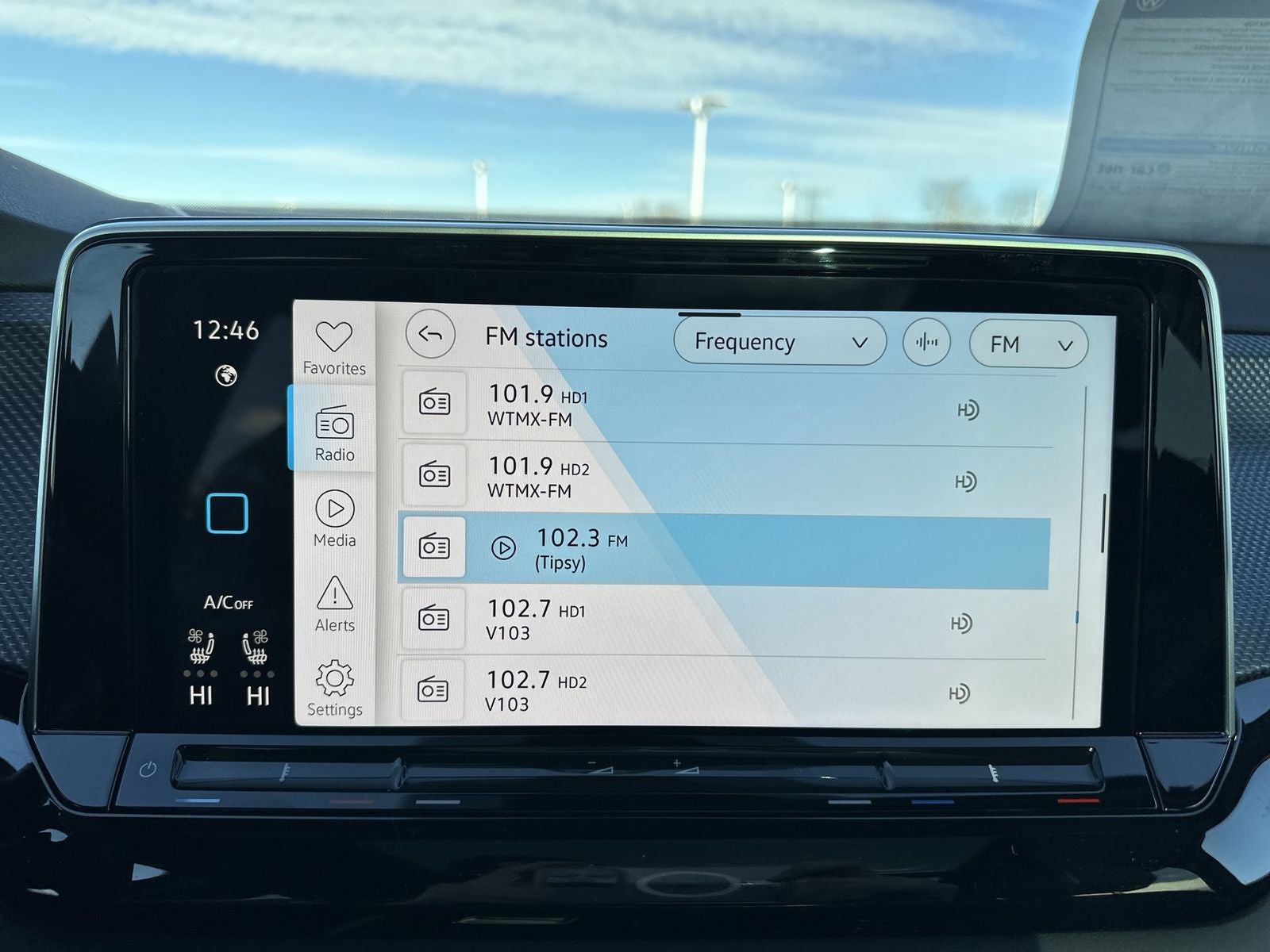 2025 Volkswagen Atlas Cross Sport 2.0T SEL R-Line Black