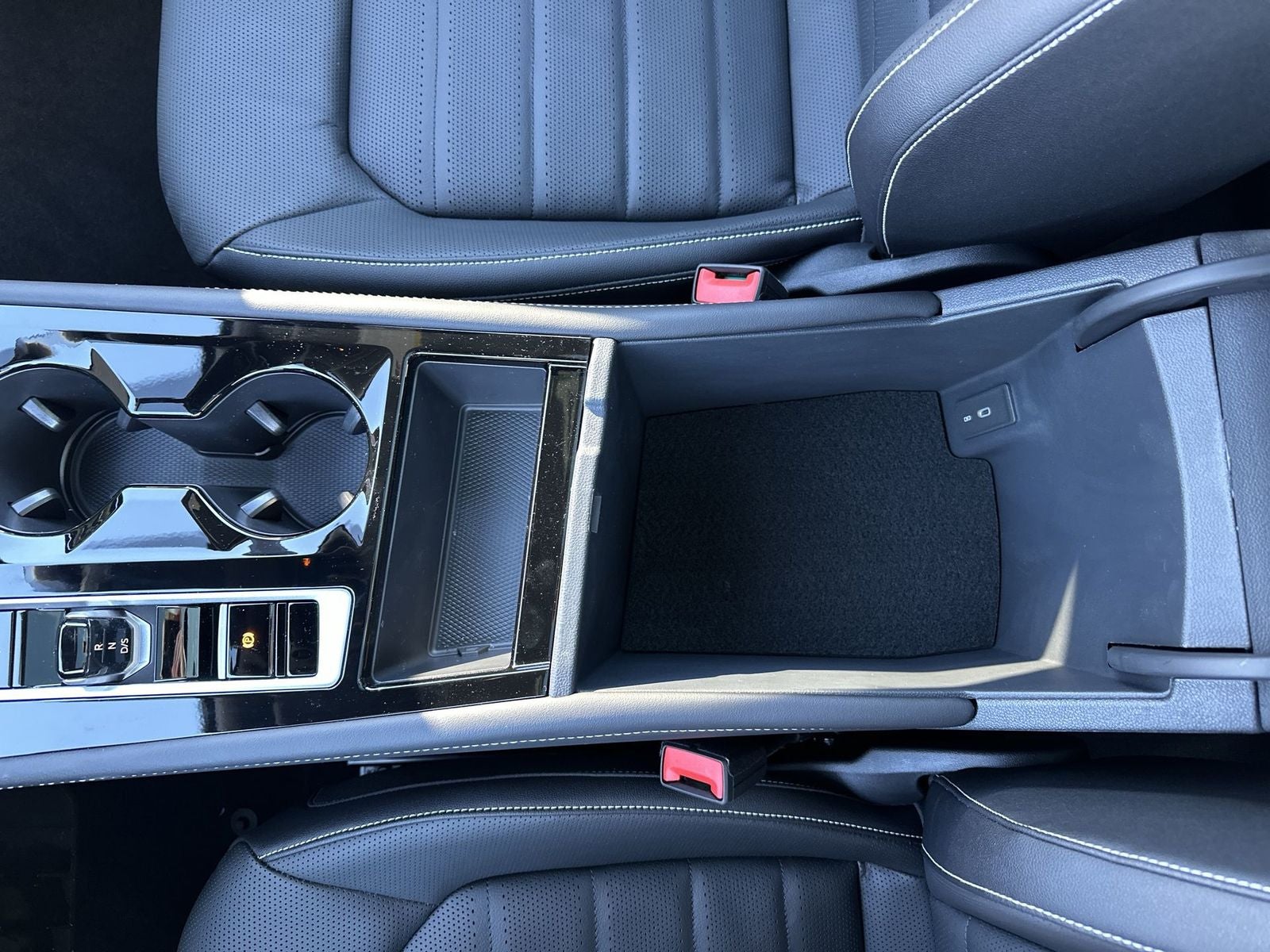 2025 Volkswagen Atlas Cross Sport 2.0T SEL R-Line Black