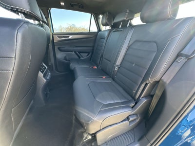 2025 Volkswagen Atlas Cross Sport 2.0T SEL R-Line Black