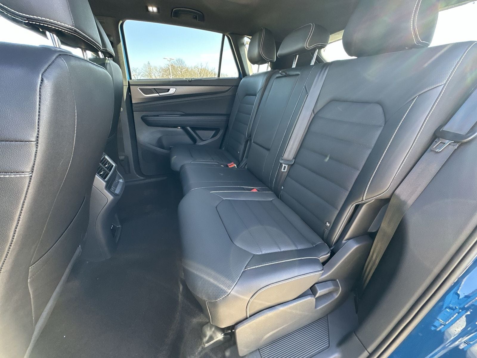 2025 Volkswagen Atlas Cross Sport 2.0T SEL R-Line Black