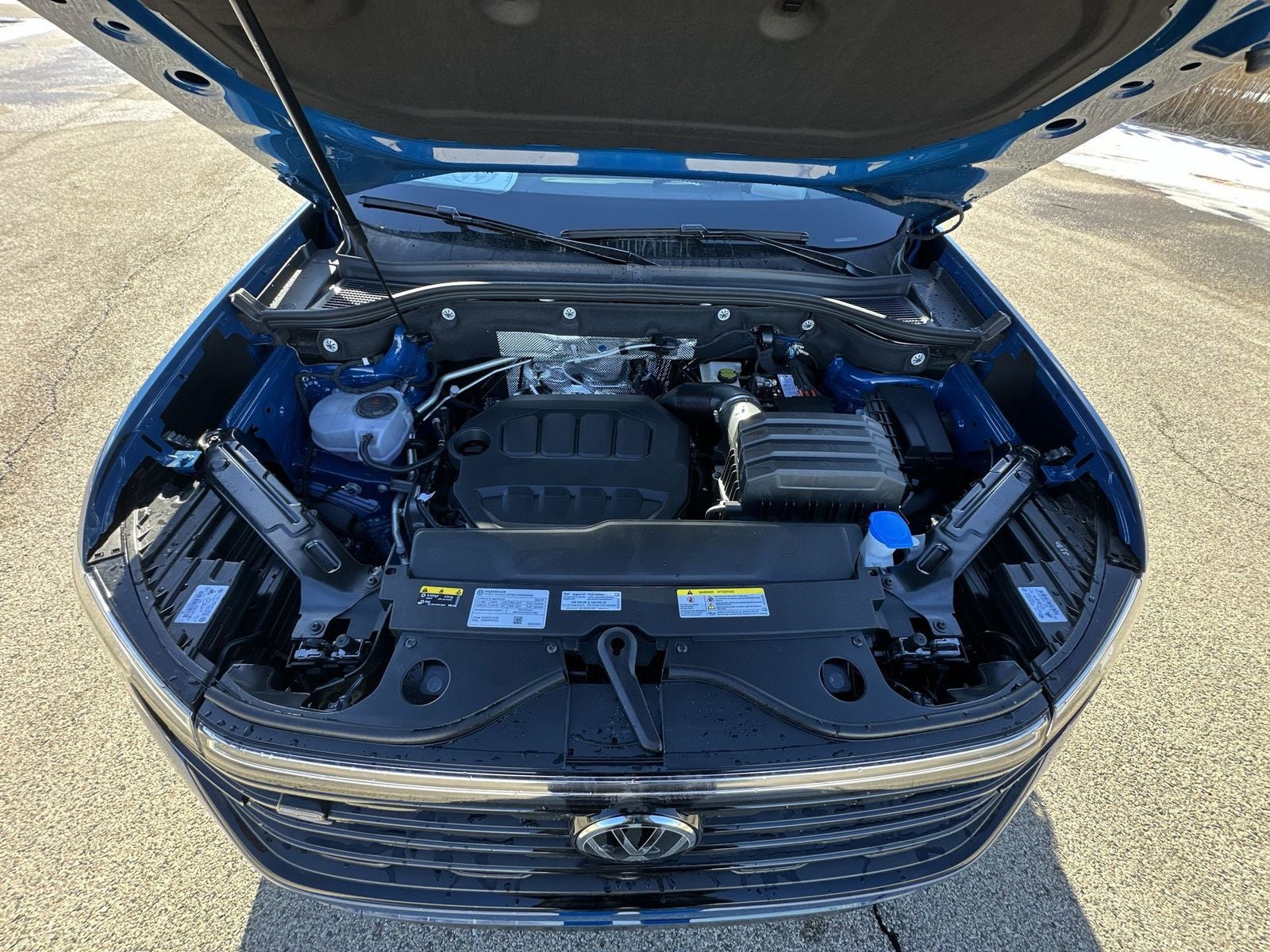 2025 Volkswagen Atlas Cross Sport 2.0T SEL R-Line Black