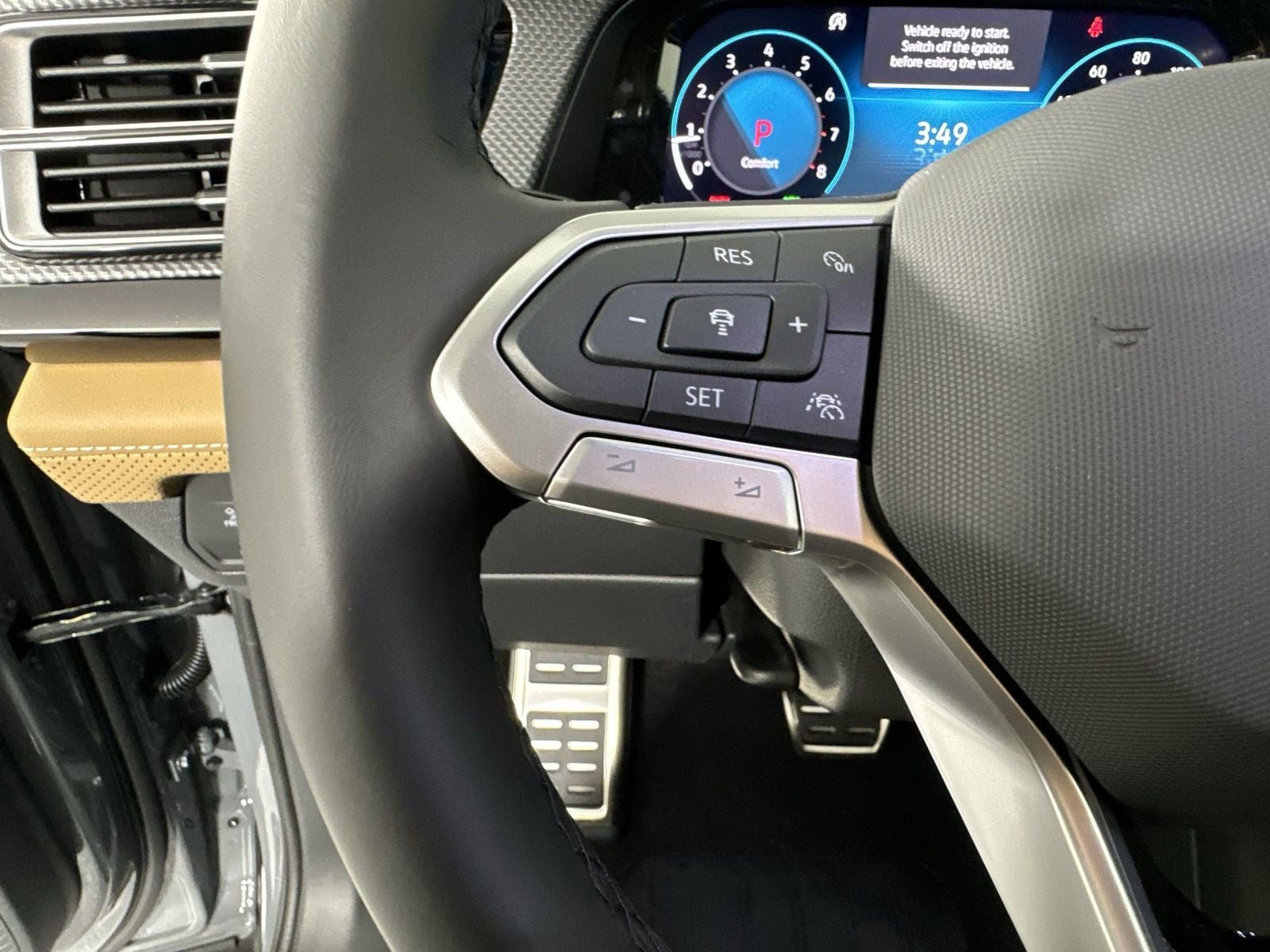 2024 Volkswagen Atlas Cross Sport 2.0T SEL R-Line