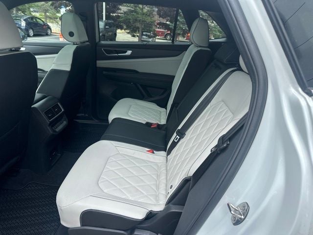 2024 Volkswagen Atlas Cross Sport 2.0T SEL Premium R-Line