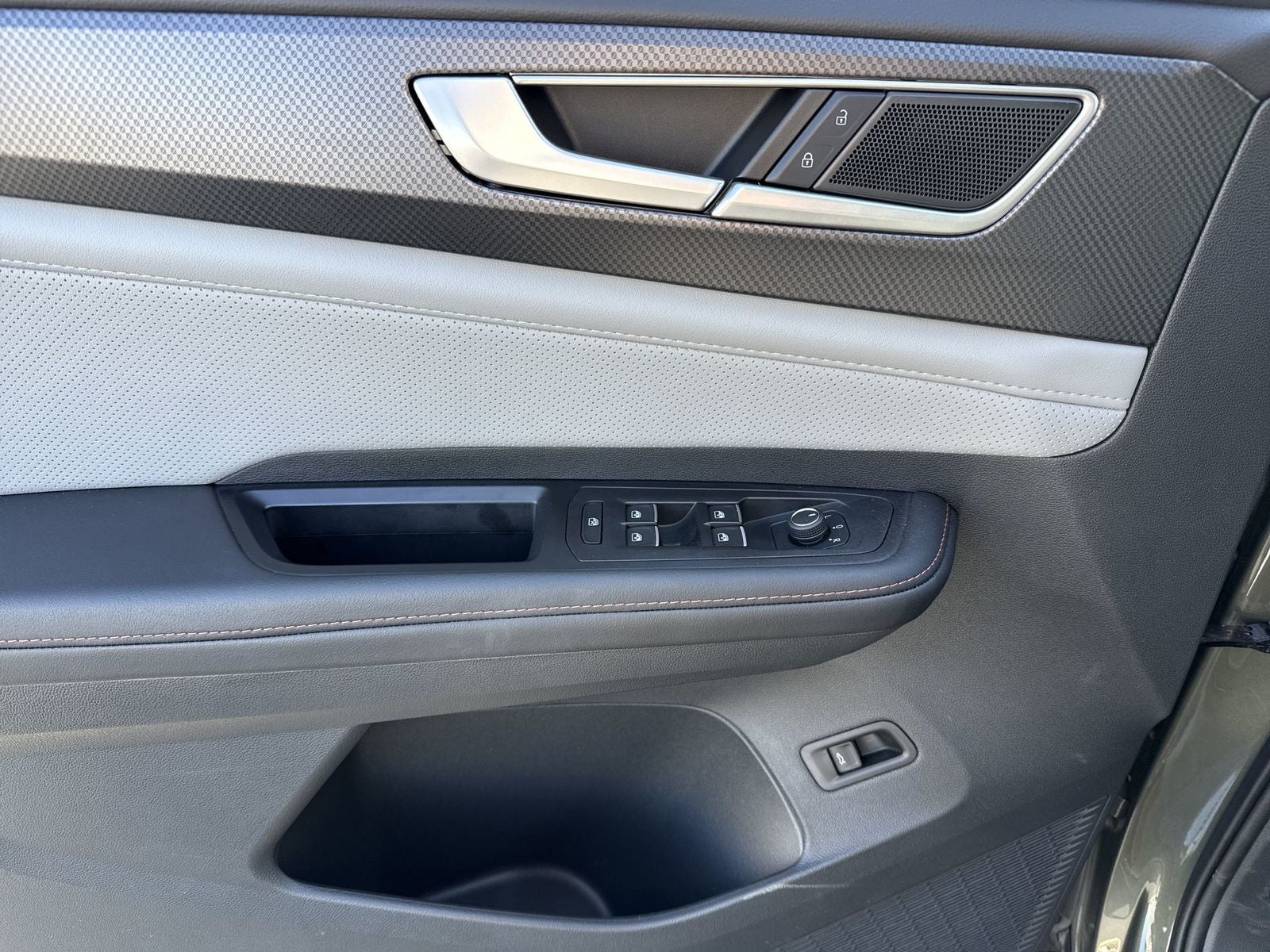 2024 Volkswagen Atlas 2.0T Peak Edition SEL