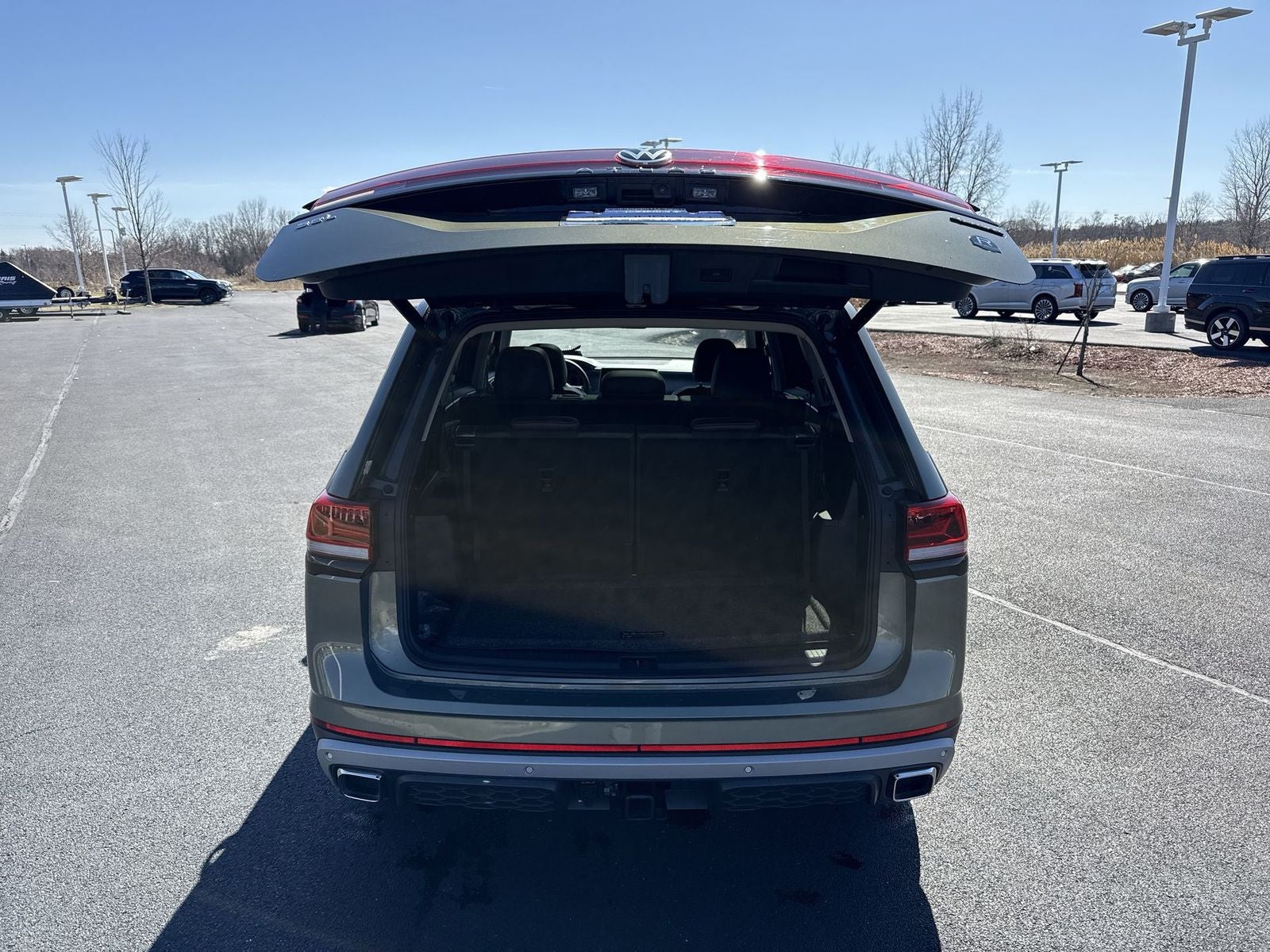 2024 Volkswagen Atlas 2.0T Peak Edition SEL