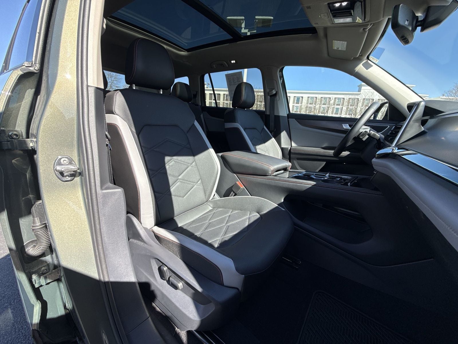 2024 Volkswagen Atlas 2.0T Peak Edition SEL