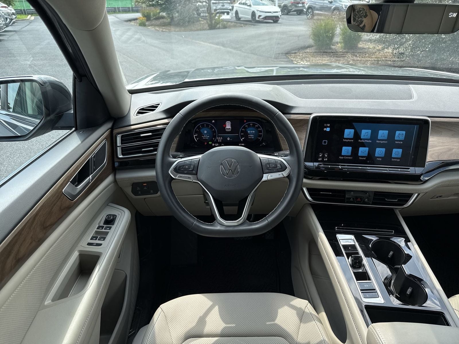 2024 Volkswagen Atlas 2.0T SE w/Technology