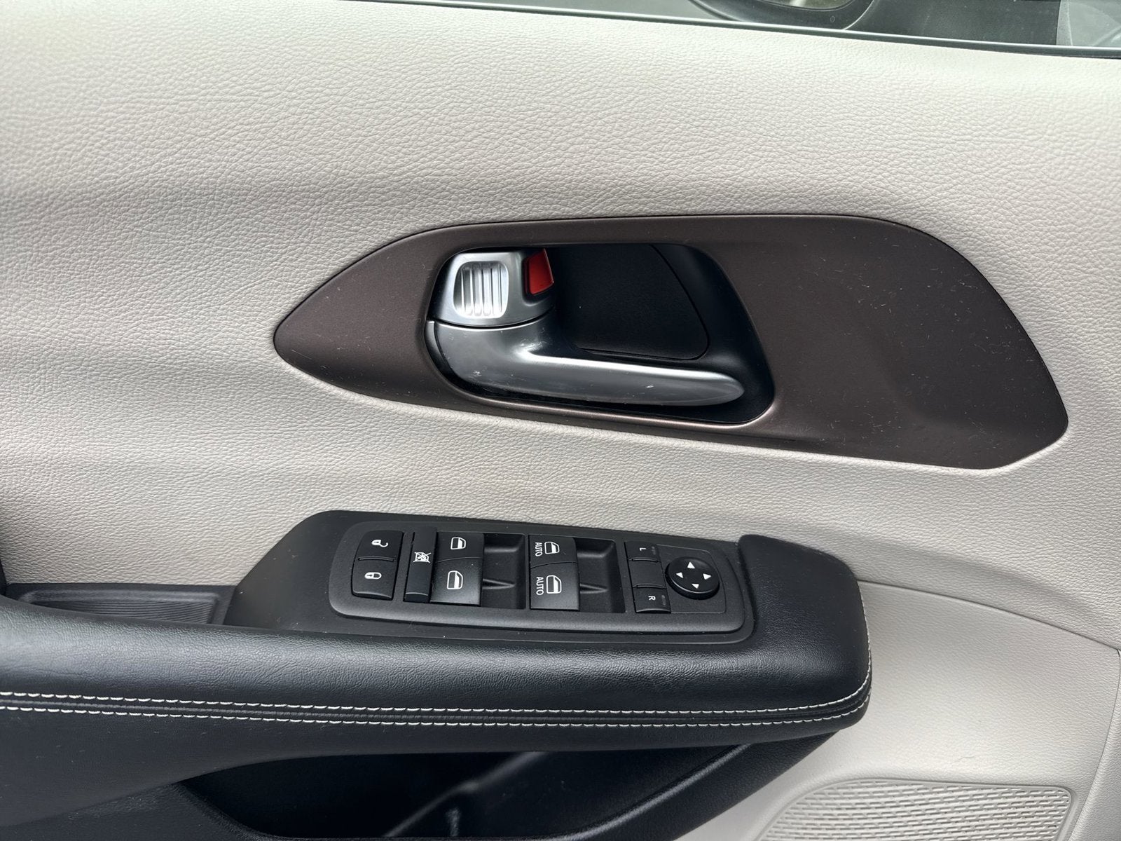 2021 Chrysler Voyager LX