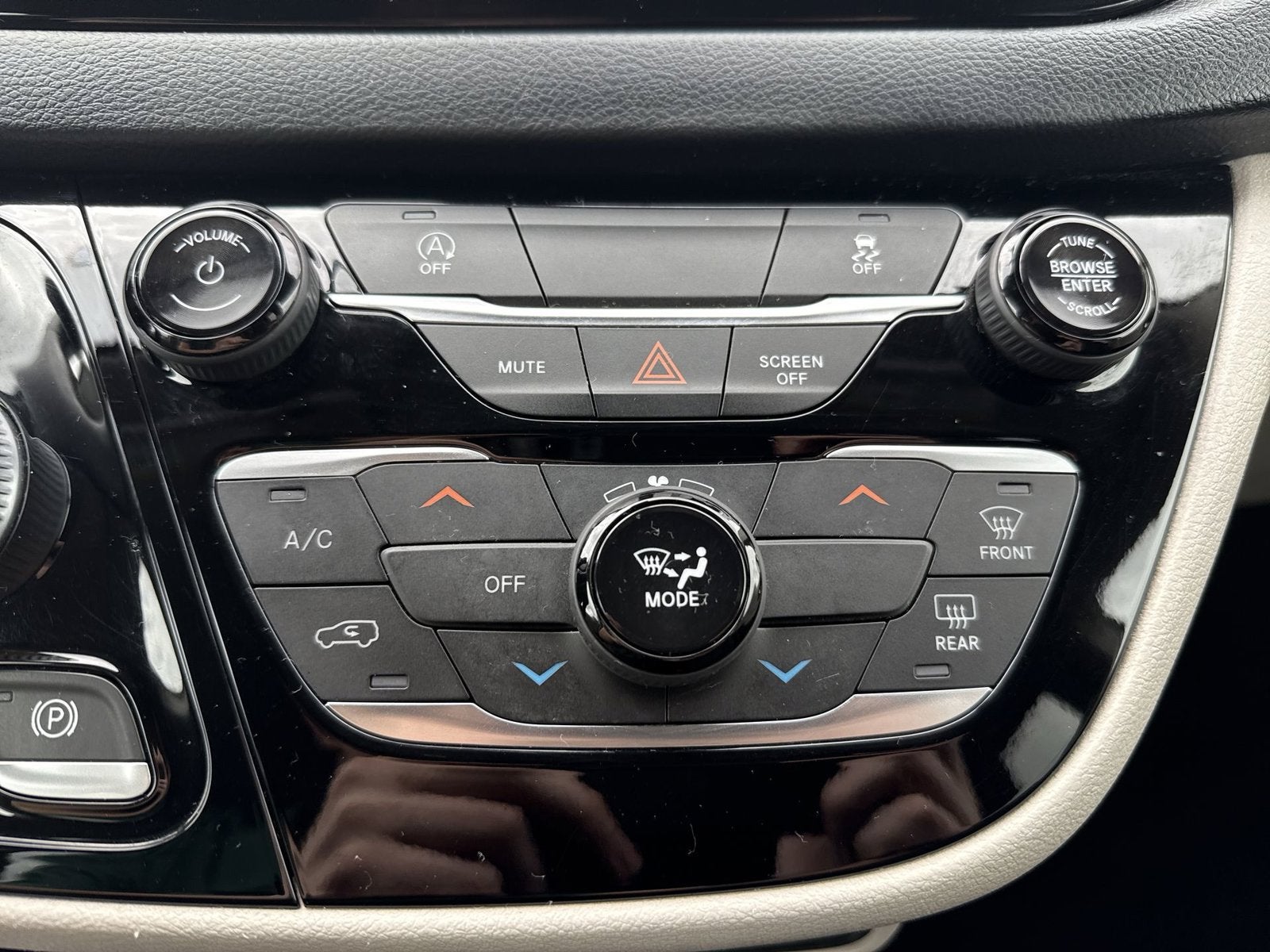 2021 Chrysler Voyager LX