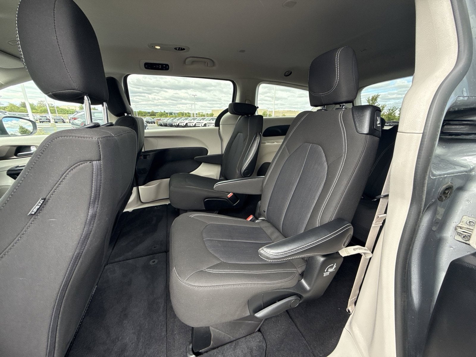 2021 Chrysler Voyager LX