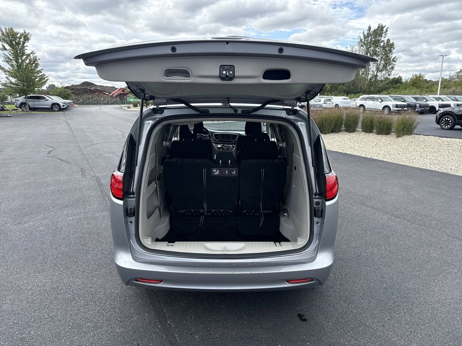 2021 Chrysler Voyager LX