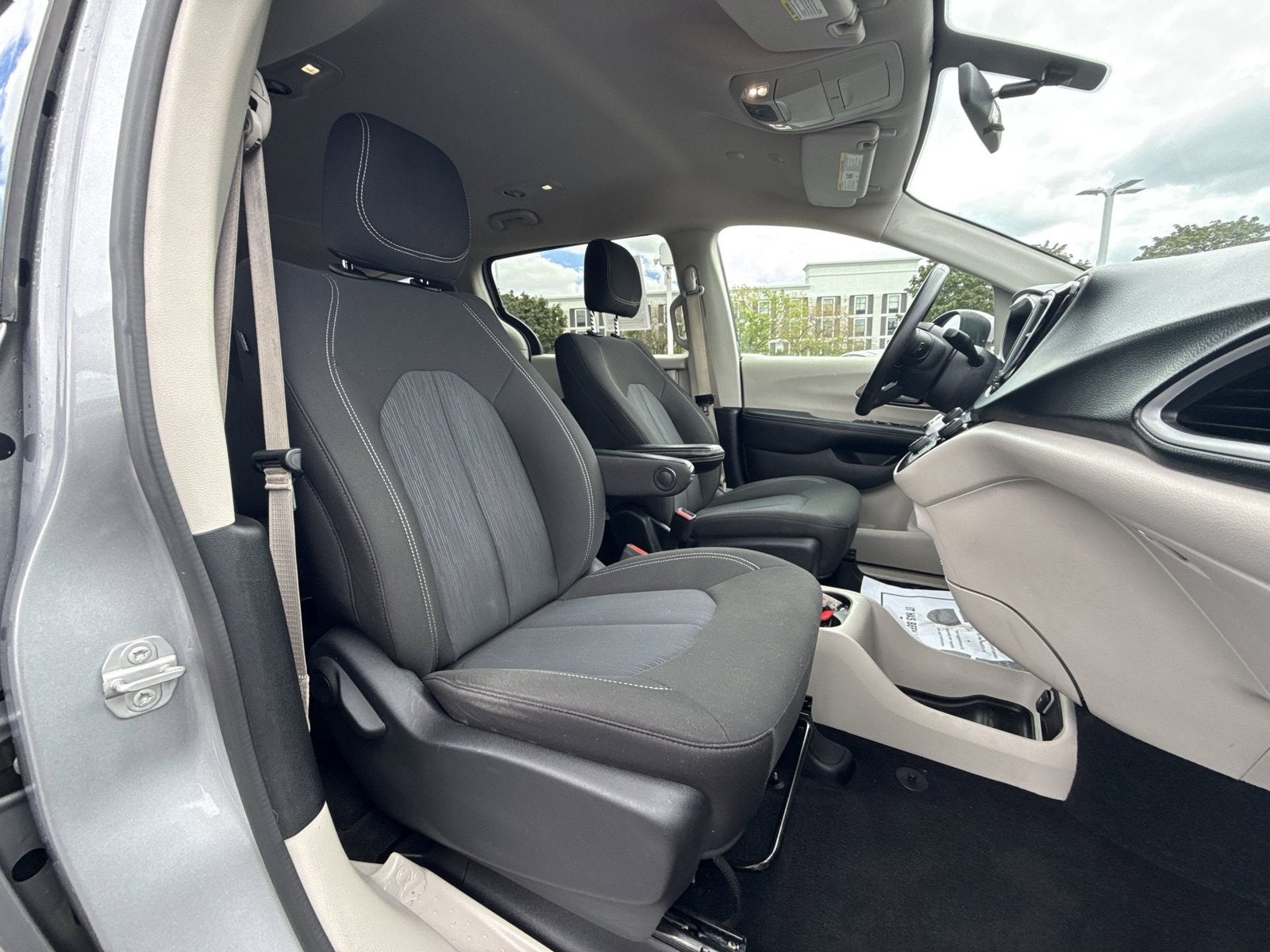 2021 Chrysler Voyager LX