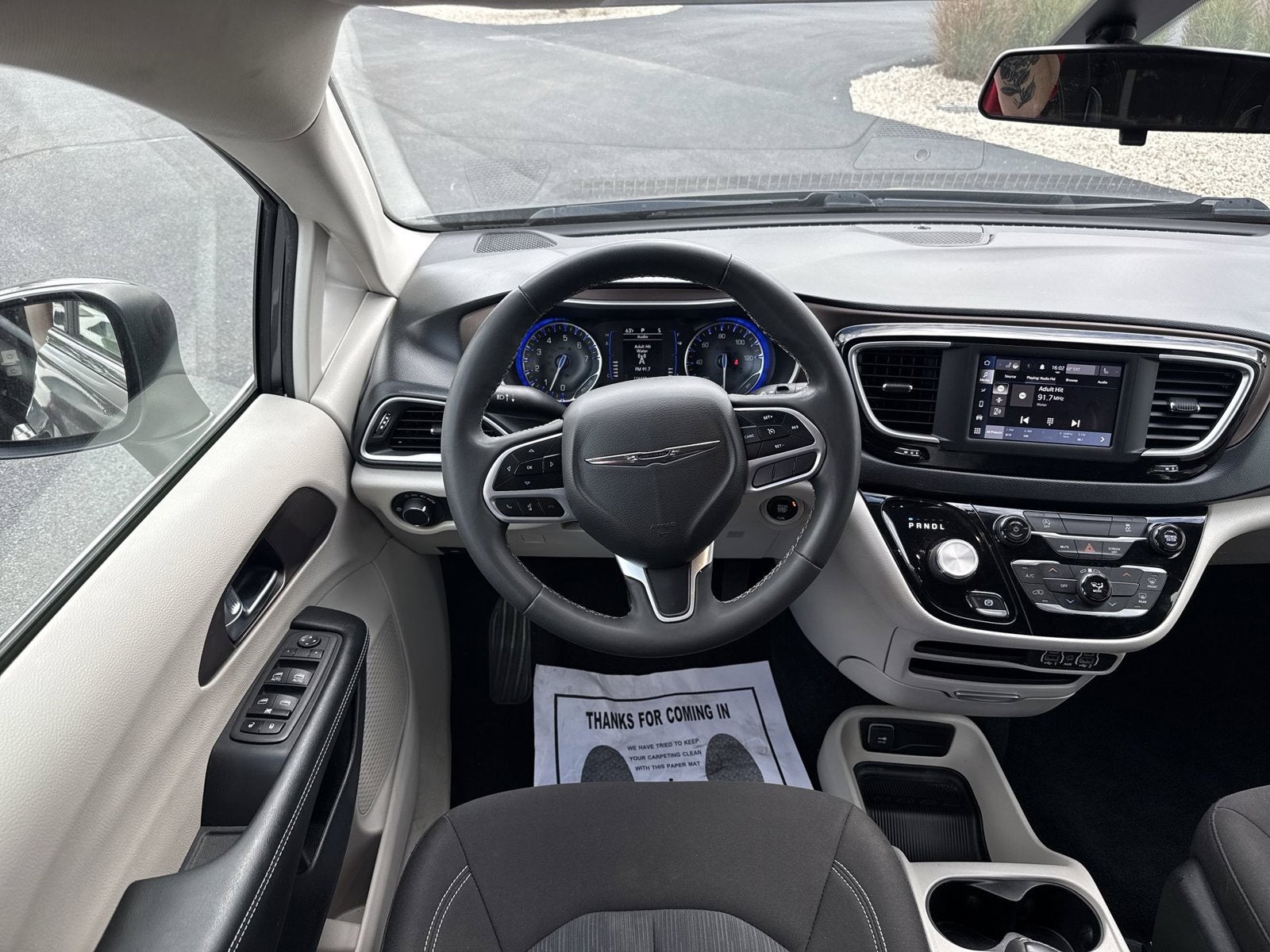 2022 Chrysler Voyager LX