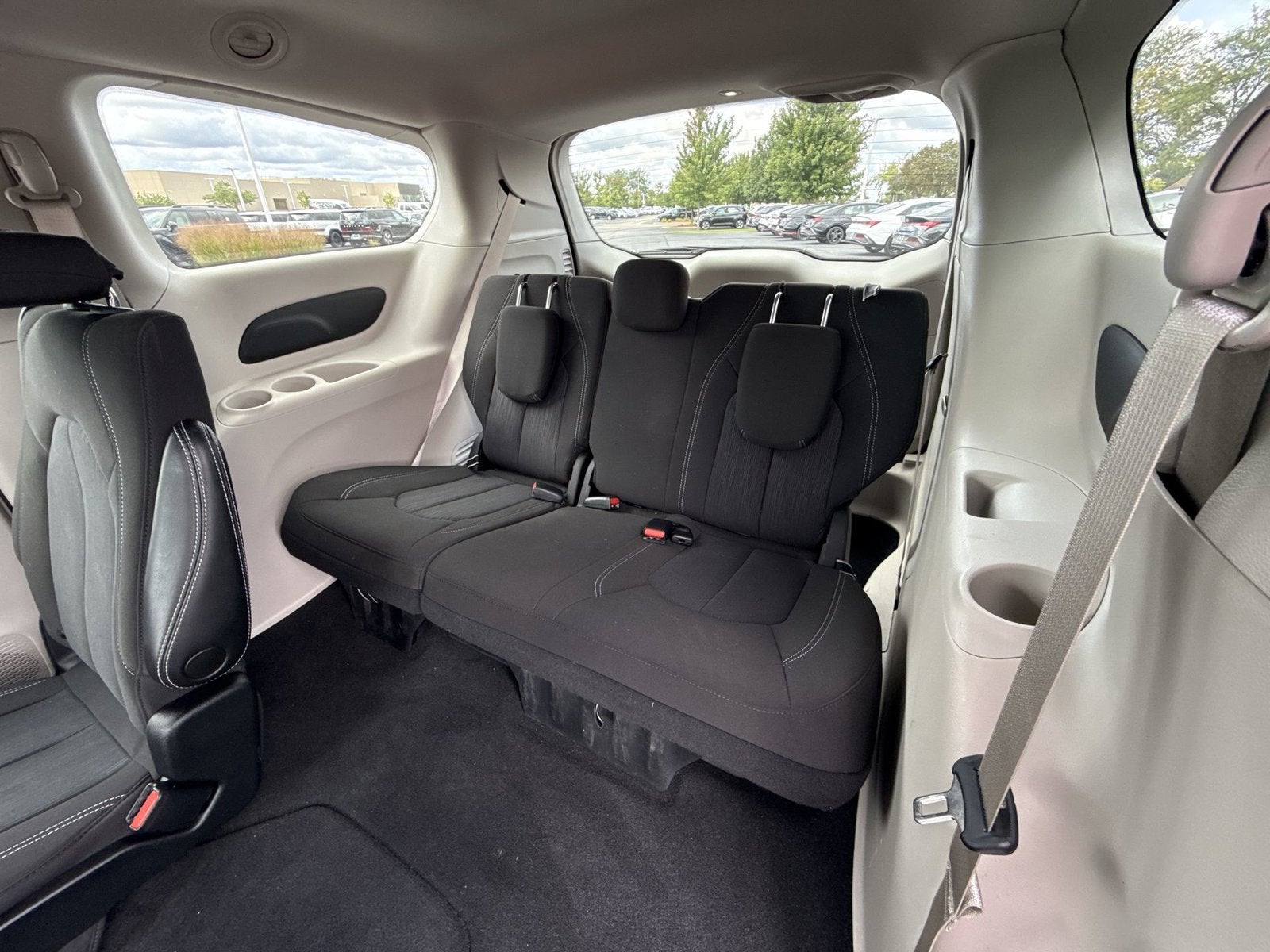 2022 Chrysler Voyager LX