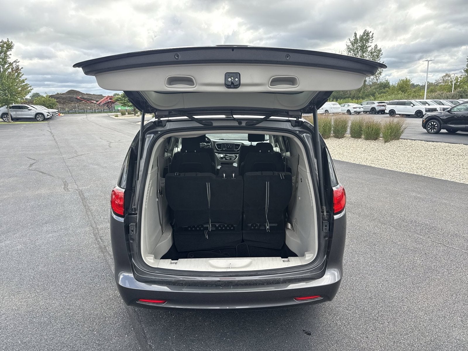 2022 Chrysler Voyager LX