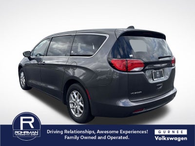 2022 Chrysler Voyager LX