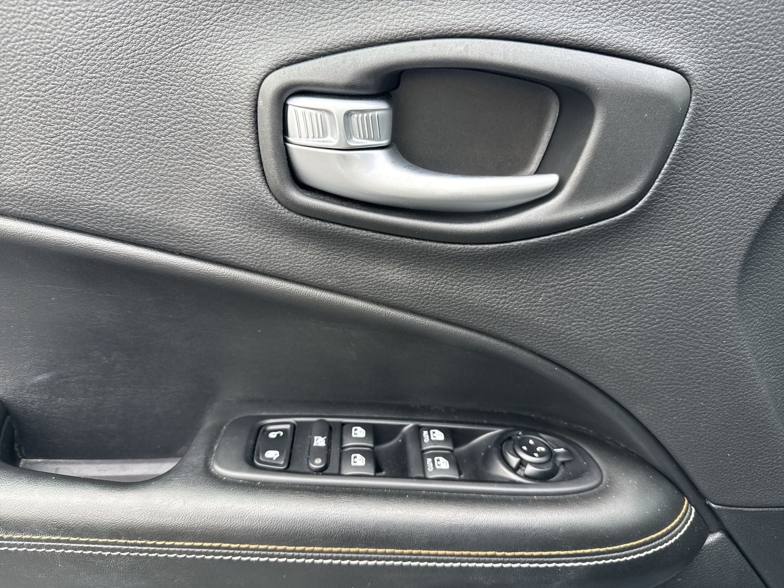 2018 Jeep Compass Latitude Popular Equipment Package