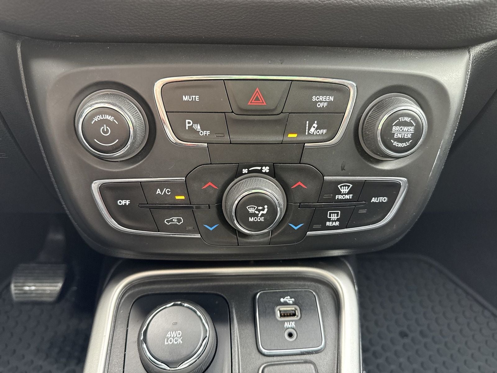 2018 Jeep Compass Latitude Popular Equipment Package