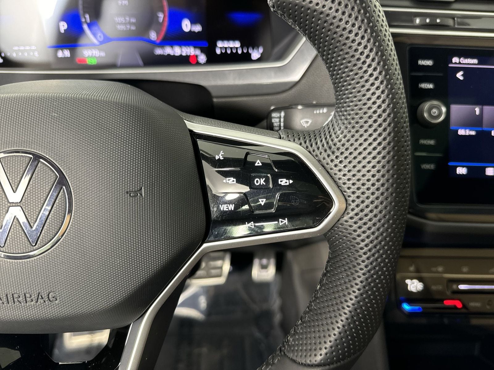 2024 Volkswagen Tiguan 2.0T SE R-Line Black