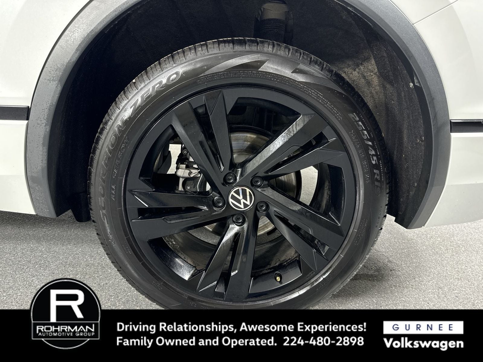 2024 Volkswagen Tiguan 2.0T SE R-Line Black