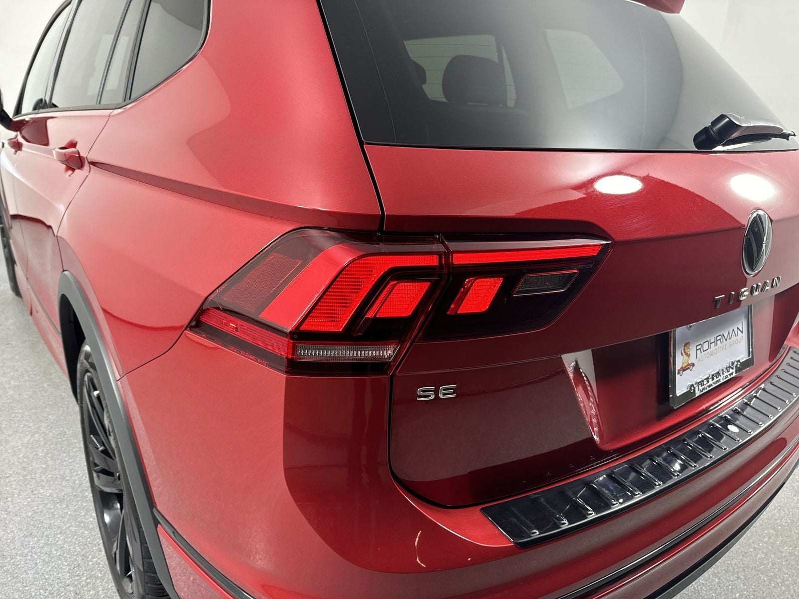 2024 Volkswagen Tiguan 2.0T SE R-Line Black