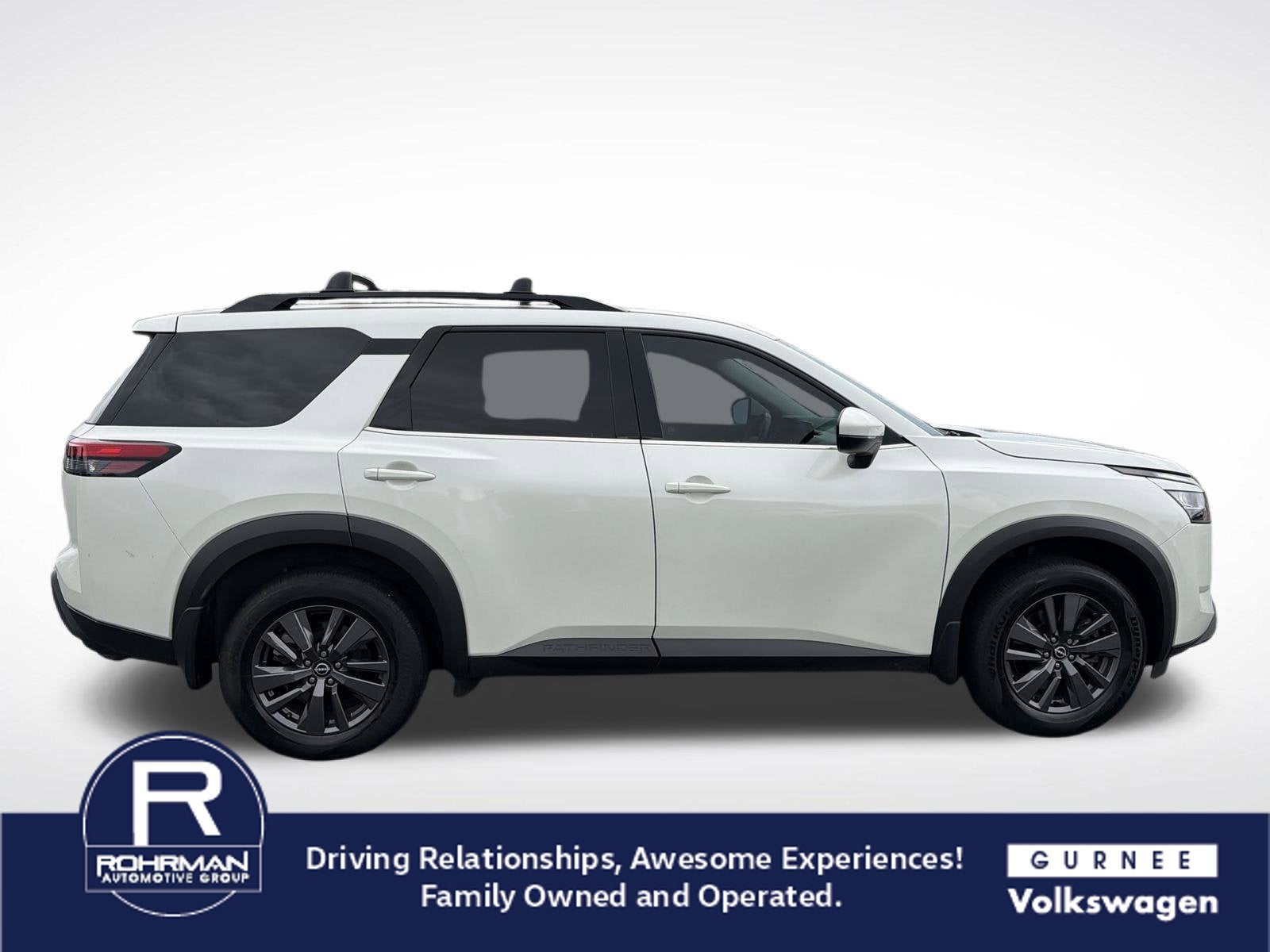 2022 Nissan Pathfinder SV