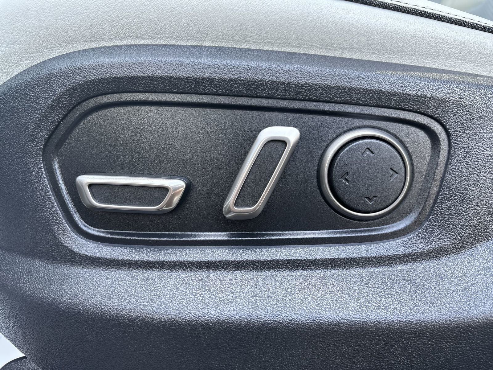 2023 Rivian R1S Adventure