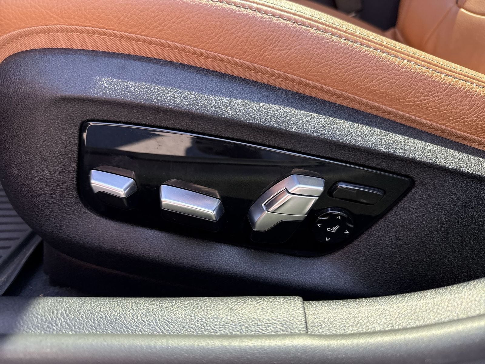 2021 BMW 5 Series M550i xDrive Dynamic Handling/Shadowline/Executive Package