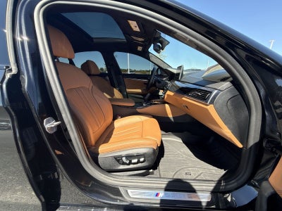 2021 BMW 5 Series M550i xDrive Dynamic Handling/Shadowline/Executive Package