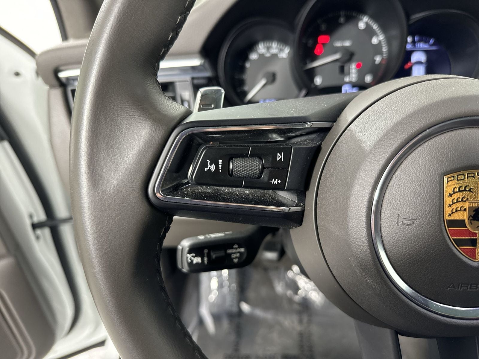 2023 Porsche Macan Base