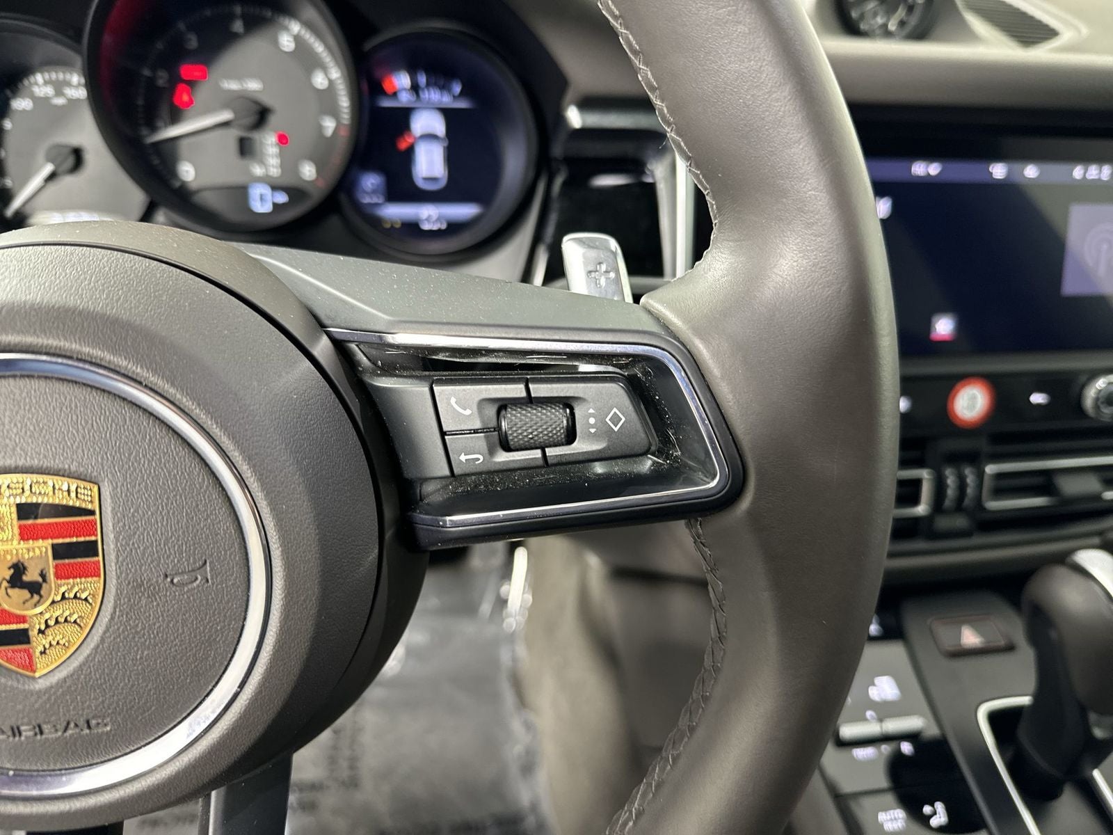 2023 Porsche Macan Base