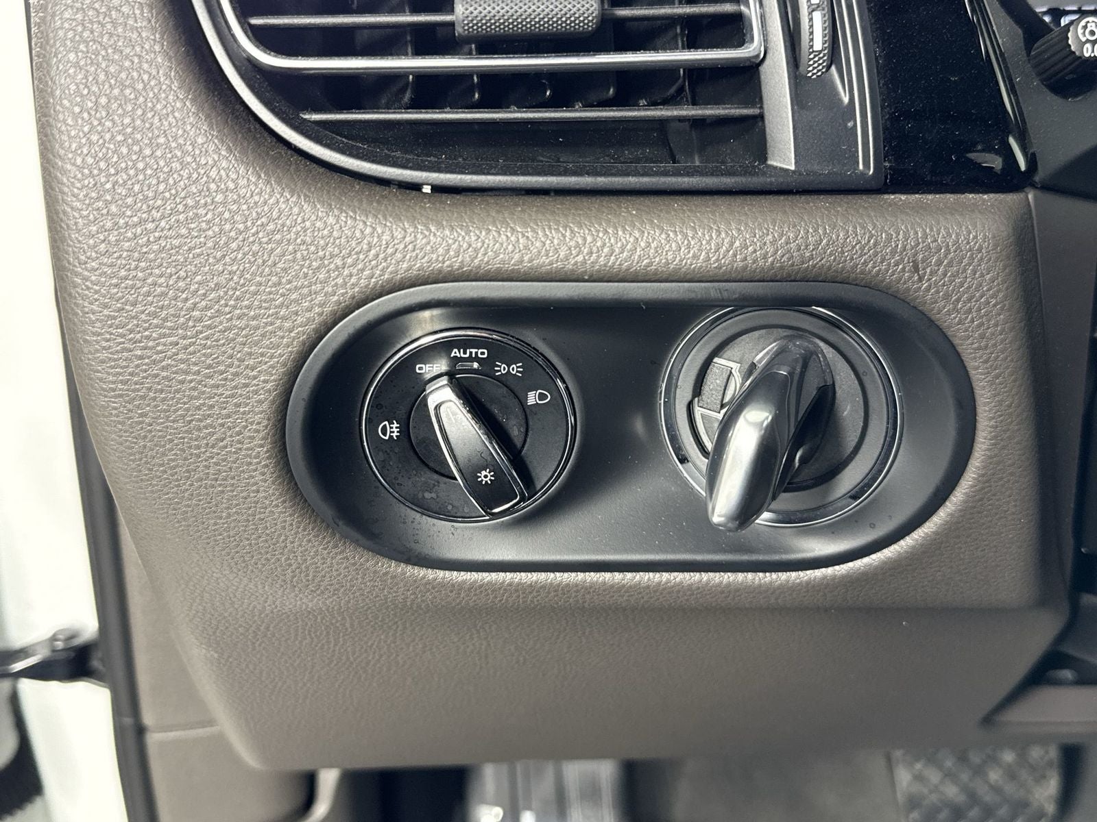 2023 Porsche Macan Base