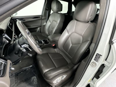 2023 Porsche Macan Base