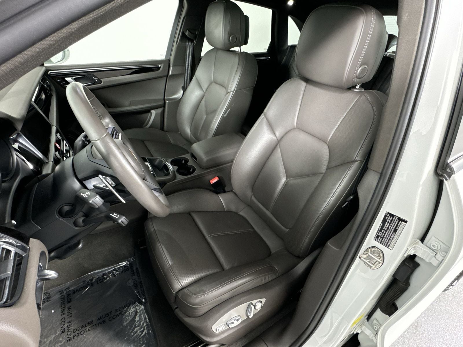 2023 Porsche Macan Base