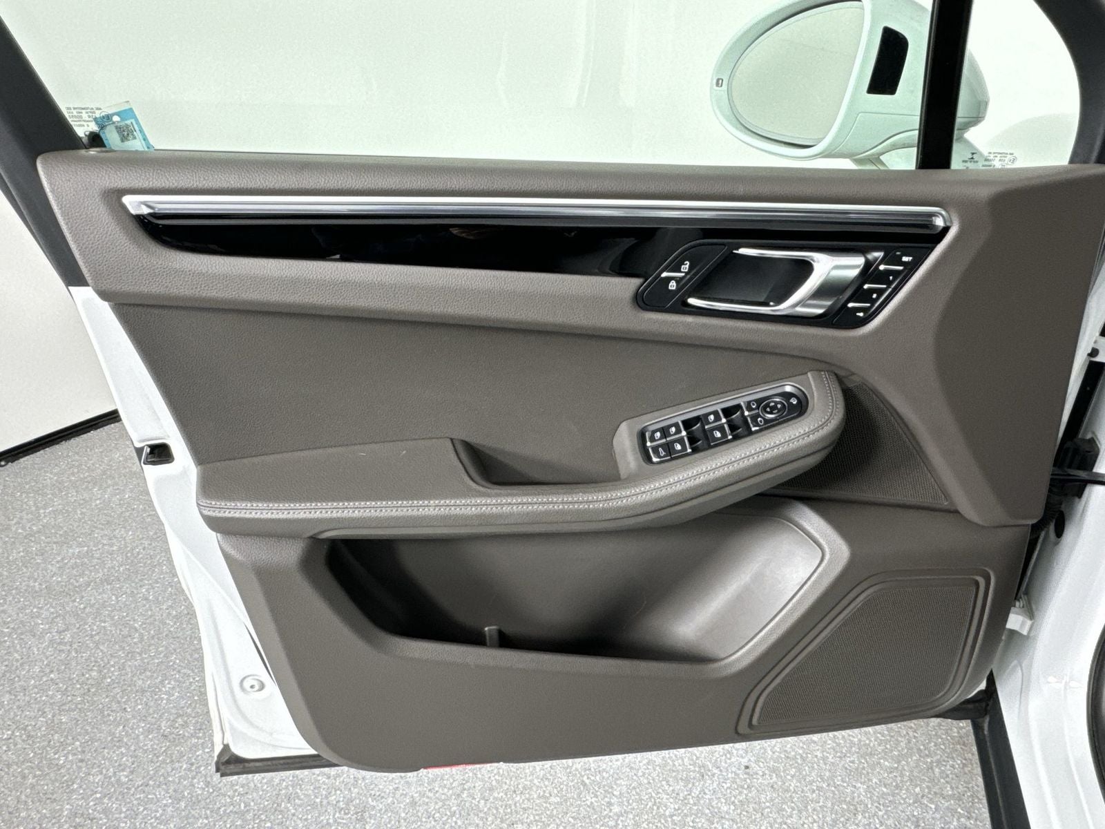 2023 Porsche Macan Base