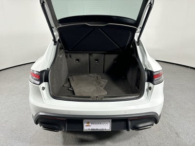 2023 Porsche Macan Base
